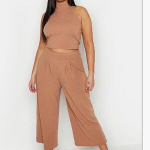 Boohoo two piece brown set, size 20.